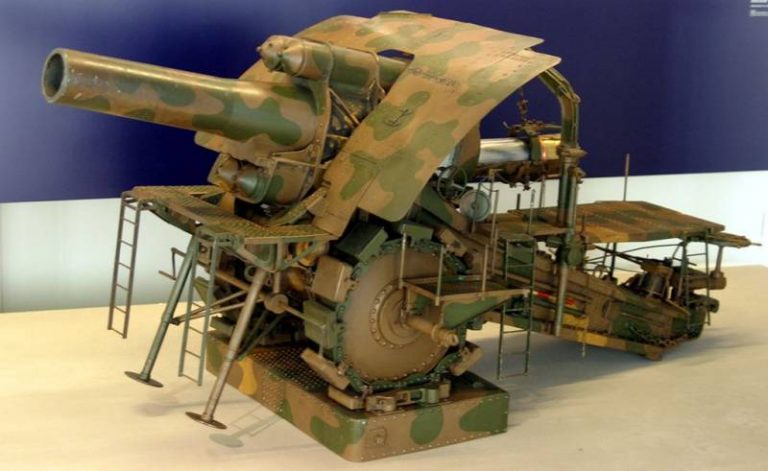  Макет «Большой Берты» в Музее армии в Париже