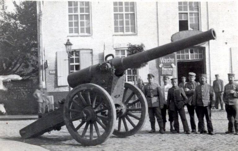 Французские 155-мм пушки в Первой мировой войне Французская пушка 155 L Mle 1877 (L – означает «длинная»). Немецкий трофей