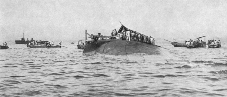  Дредноут "Кавачи" в бухте Токуяма после взрыва боезапаса 12 июня 1918 г