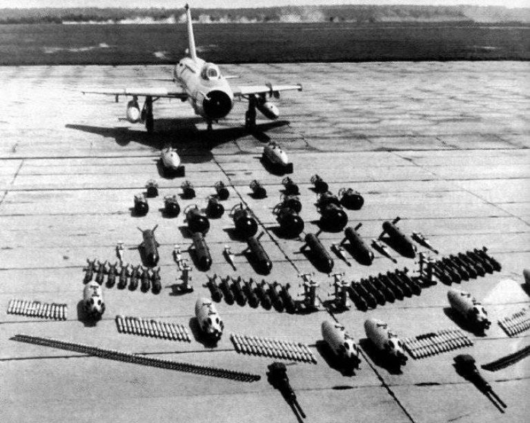    Набор вооружения истребителя-бомбардировщика Су-7БМ