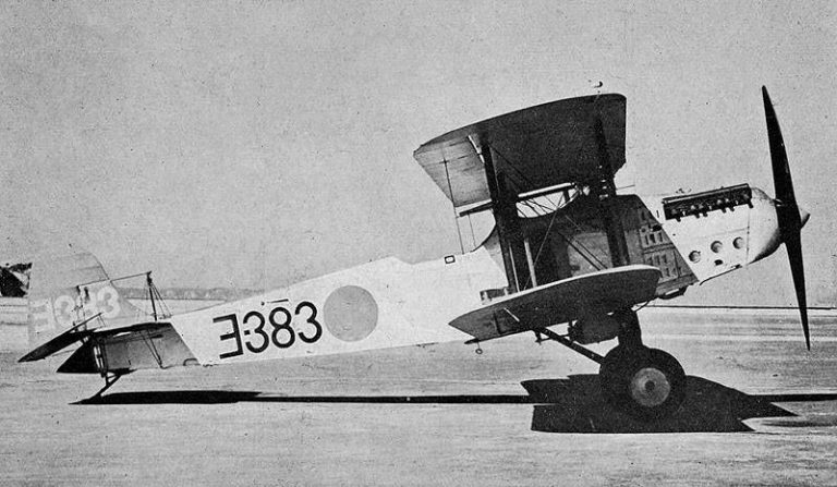  Легкий бомбардировщик В1М с авианосца "Кага".