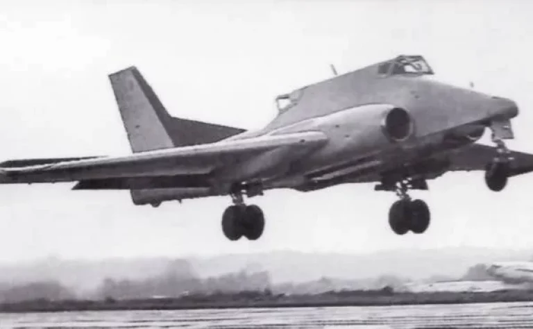    Первый полёт Ил-102