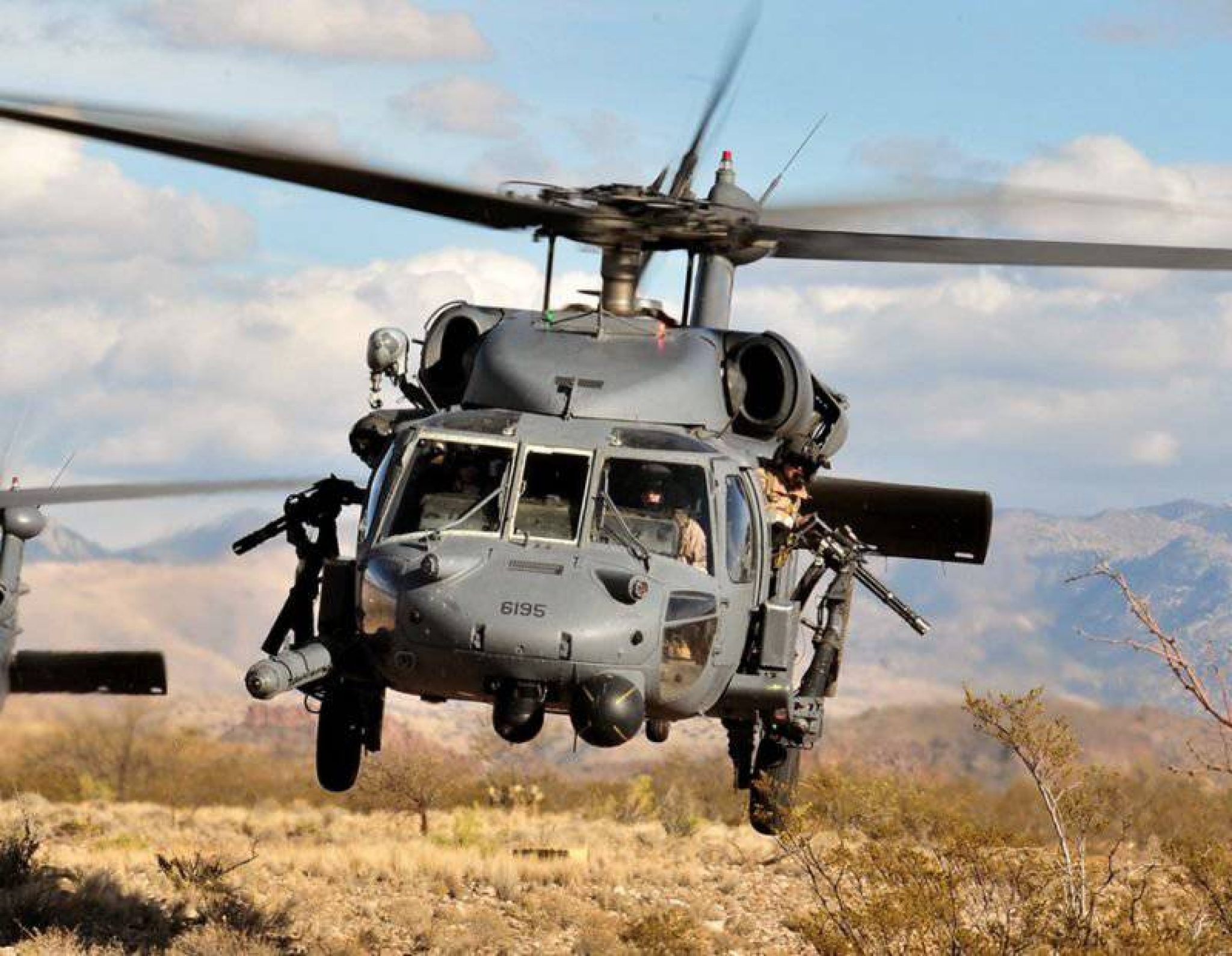 Американские военные вертолеты. Uh-60 Black Hawk. Военный вертолет Блэк Хоук. Вертолёт uh-60. Sikorsky uh-60 Black Hawk" черный ястреб.