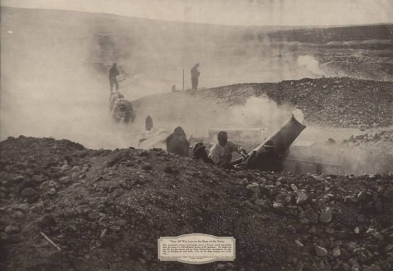  220-мм мортиры в бою. Западный фронт, 1915 год
