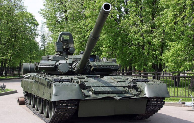 Серийный танк Т-80БВ. Фото Vitalykuzmin.net