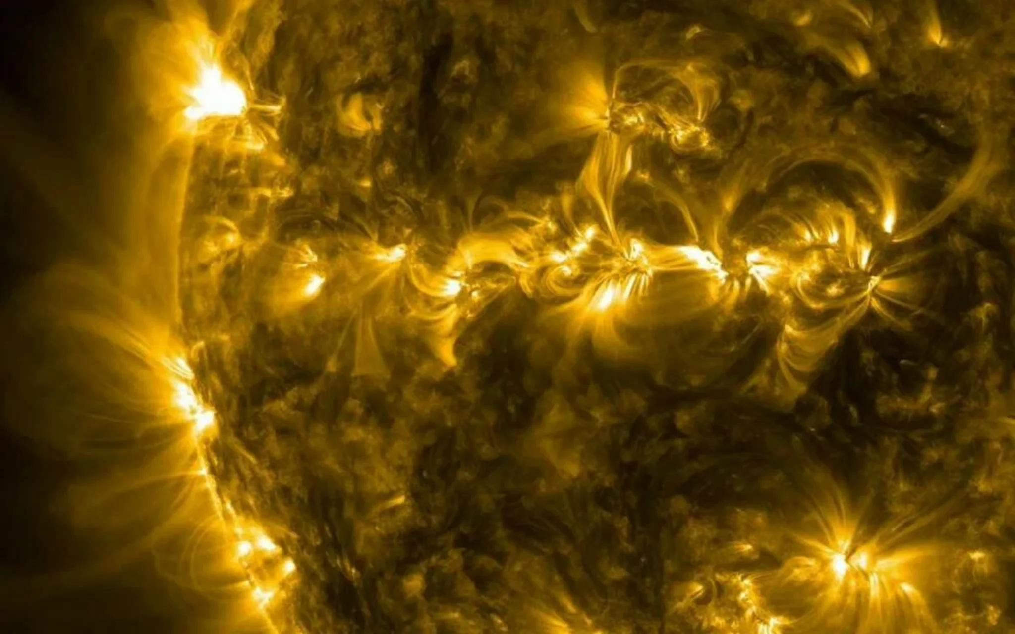 Элементы солнечной короны. Солнечная корона. Солнечная корона солнца. Плазма солнца. Корона солнца это в астрономии.