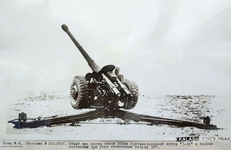 Обратите внимание на противоткатные устройства - у этого варианта они убранн за щиток, что типично для послевоенных противотанковых орудий