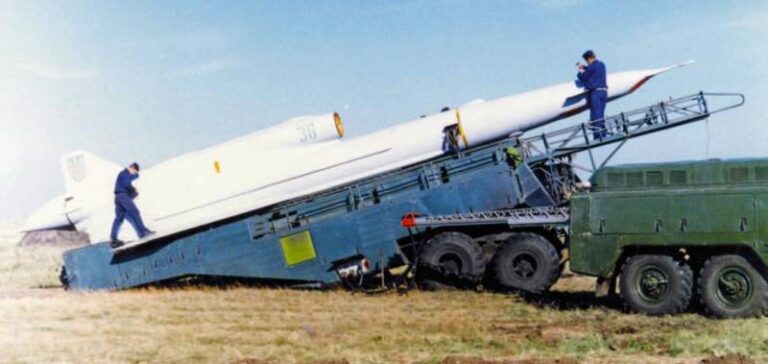 Подготовка к запуску украинского БПЛА Ту-141