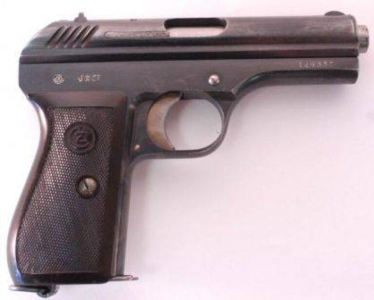 Пистолеты ČZ vz. 24, произведённые в конце 1930-х имели улучшенную внешнюю отделку.