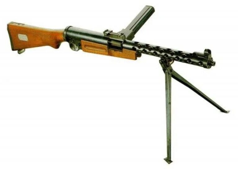 Пистолёт-пулемёт ZK-383 с сошками