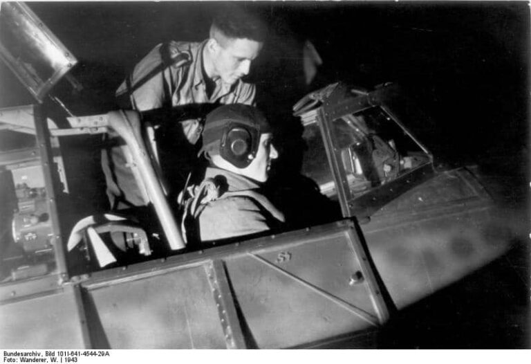 Йозеф Коциок, немецкий летчик, пытавшийся сбивать У-2. В августе 1943 года он оборвал жизнь четырех девушек из 46-го Гвардейского авиаполка, летавших на У-2 (то есть сбил два самолета). Кончилось это для него плохо: он погиб при столкновении со своей жертвой в сентябре 1943 года  / ©Wikimedia Commons