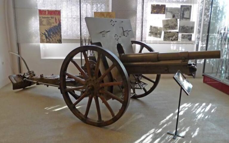 76,5-мм полевая пушка 8 cm FK M. 17 в музейной экспозиции