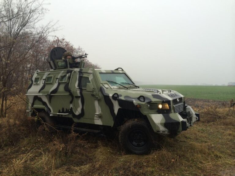 КрАЗ Кугуар где-то в зоне боевых действий, в качестве вооружения на машине используется стандартный ПКМ