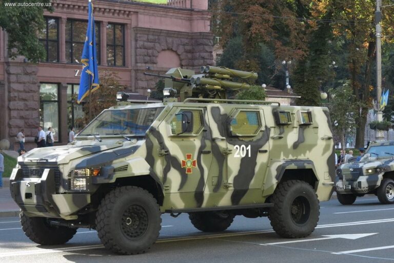 КрАЗ Spartan украинской армии с боевым модулем состоящим из ПКТ и ПТРК