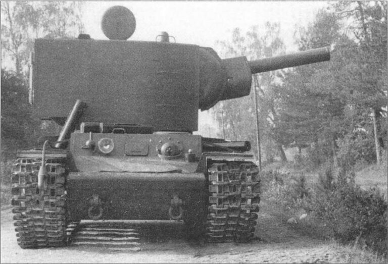 Александр Ставер и Роман Скоморохов.152-мм гаубица М-10 образца 1938 года. СССР