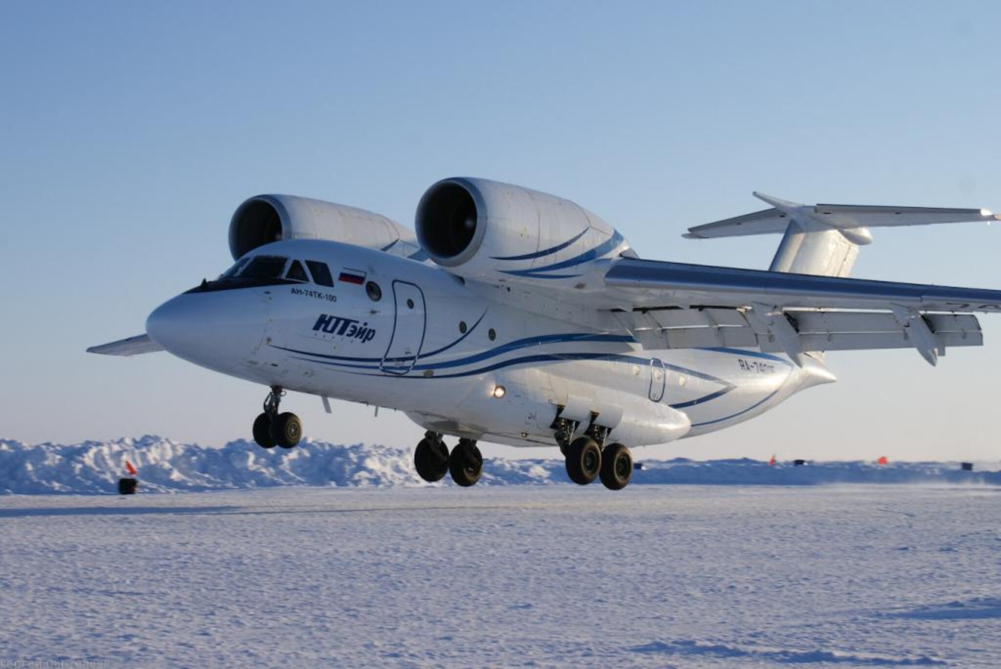 Самолет ан. Самолет АН-74тк-200. Самолет АН 74. АН-72 И АН-74. Самолет АН 74п.