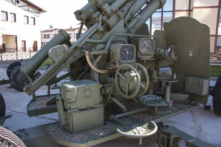 Главная ударная мощь Советских ПВО в первые послевоенные годы. 100 мм зенитное орудие КС-19