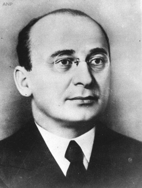 Лаврентий Берия — председатель Президиума Верховного Совета СССР