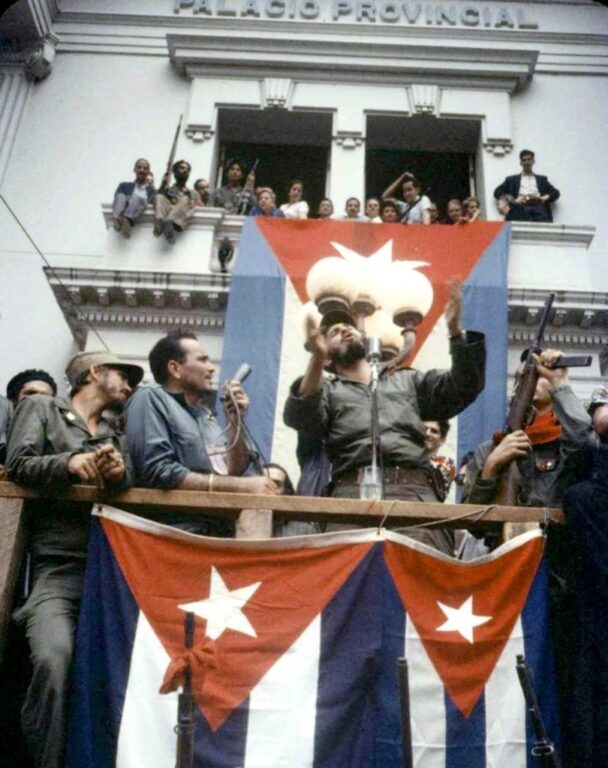 Фидель Кастро провозглашает победу революции на Кубе