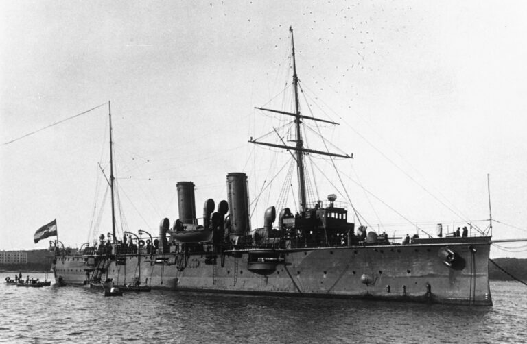 Крейсер «Цента» в Поле по возвращении из Китая, 1 октября 1901 года