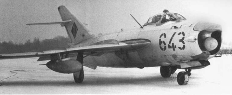 как и большинство его собратьев, этот МиГ-17ПФ (Lim-5P) был списан и отправлен на слом в 1968 году (снимок из FR-документации)