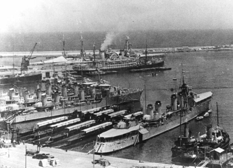 Французские корабли в Алжире, 30-е годы