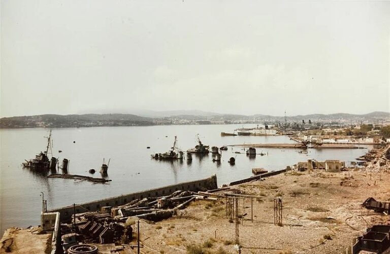 Затопленный французский флот в Тулоне