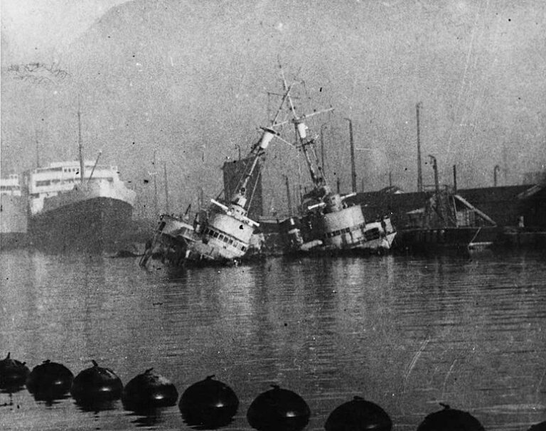 Воклен (слева) и Керсен затоплены в Тулоне, 27 ноября 1942 г.
