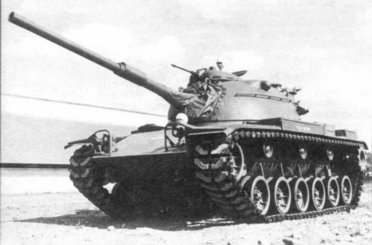  Один из первых серийных танков М60. Обращает на себя внимание прямоугольная в плане лобовая часть корпуса, в отличие от скругленной у М48