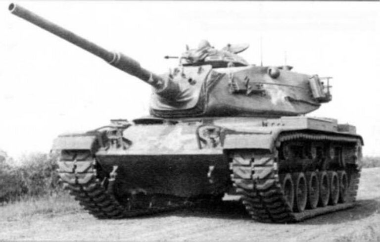 Танк М60А1 раннего выпуска со старыми гусеницами,заимствованными у М48