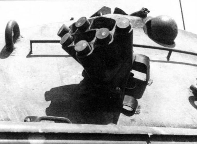 Блок дымовых гранатометов М239 на борту башни танка М60А3 