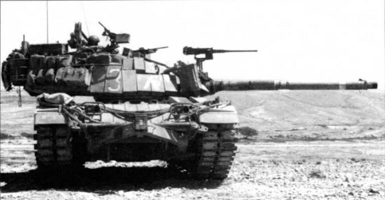  Израильский М60А1, оснащенный комплектом динамической защиты «Блайзер». Начало 1980-х годов