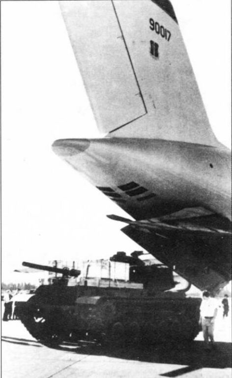  Выгрузка доставленных из Европы в Израиль американских танков М60А1. Аэропорт Тель-Авива, октябрь 1973 года