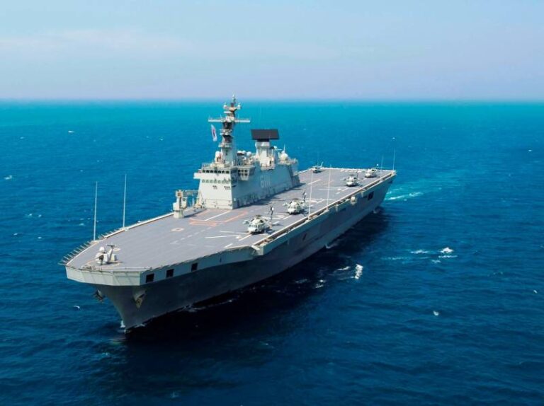 УДК типа "Токто" - на данный момент крупнейший корабль ВМС Южной Кореи. Фото Минобороны США 