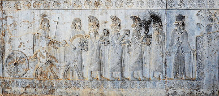 Персидские подданные, приносящие дань. Рельеф дворца царя Дария I в Персеполе