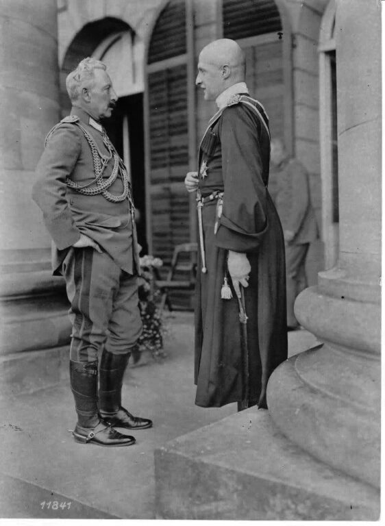 Император Германской империи Вильгельм II (1859 — 1941) и гетман Павел Петрович Скоропадский (1873 — 1945) на встрече в Ставке Верховного командования в Спа в августе 1918 года.