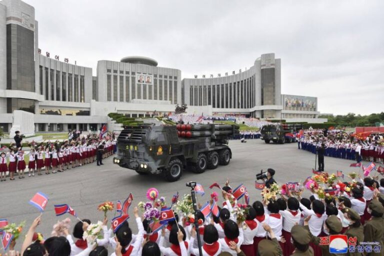 Церемония передачи армии РСЗО KN-09, приобретенных Детским союзом Кореи, июнь 2023 г.