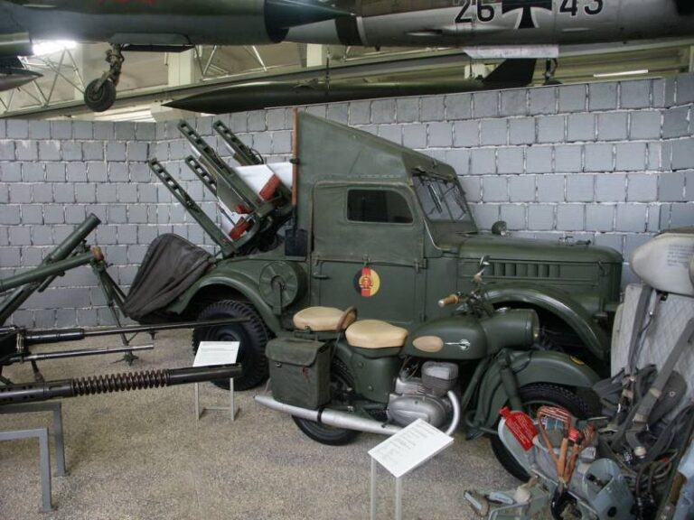 Боевая машина 2П26 из комплекса 2К15 "Шмель", состоявшая на вооружении ННА ГДР