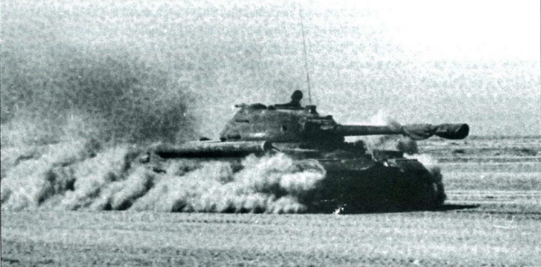 Пробег танка Т-10М в условиях сильной запылённости в ТуркВО, 1961 г.