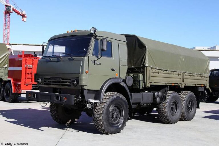 Шасси "КамАЗ-5350" в конфигурации бортового грузовика