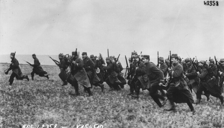 Контратака французской пехоты во время сражения на Марне