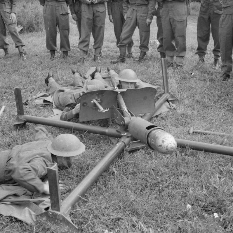 Орудие Blacker Bombard готово к выстрелу. Фото UK War Office