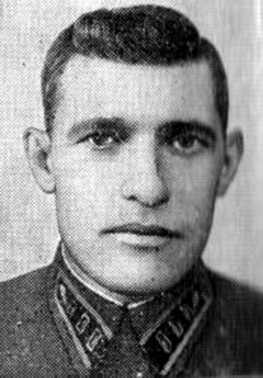 Главный герой, командир 11-й тбр М.П. Яковлев, на фото в звании полковника
