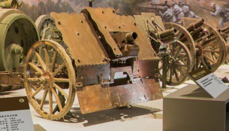 75-мм пехотное орудие 7,5 cm le.IG.18 в экспозиции Военного музея Китайской революции