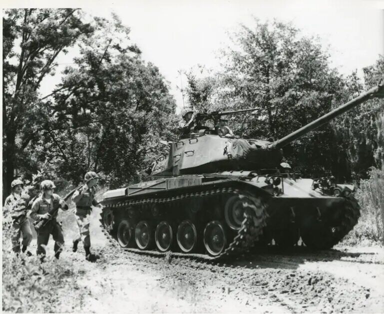 При массе 26 тонн M41 был ближе к средним танкам времен Второй мировой войны, чем к легким танкам