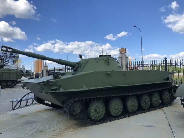 Советский ПТ-76. Эта машина послужила толчком к разработке M551 Sheridan