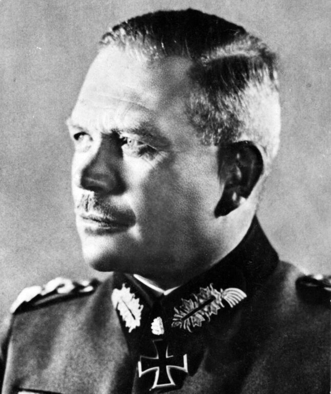 Генерал-полковник Гейнц Гудериан, инициатор создания "универсальной машины"