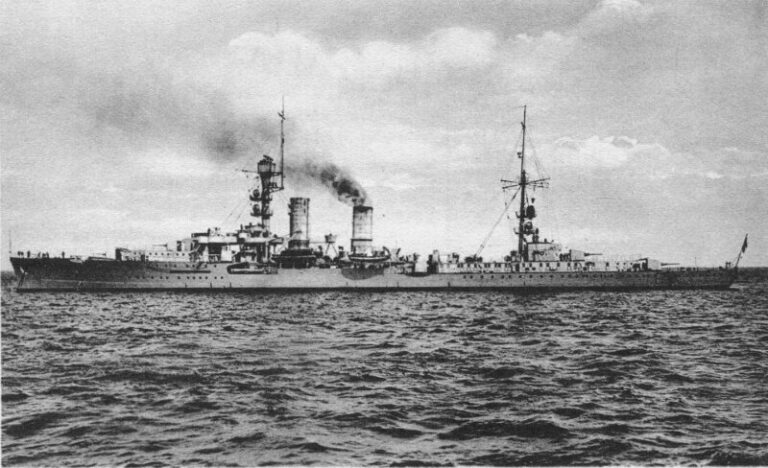Немецкий легкий крейсер «Эмден» - повторил проекты германских крейсеров периода Первой мировой