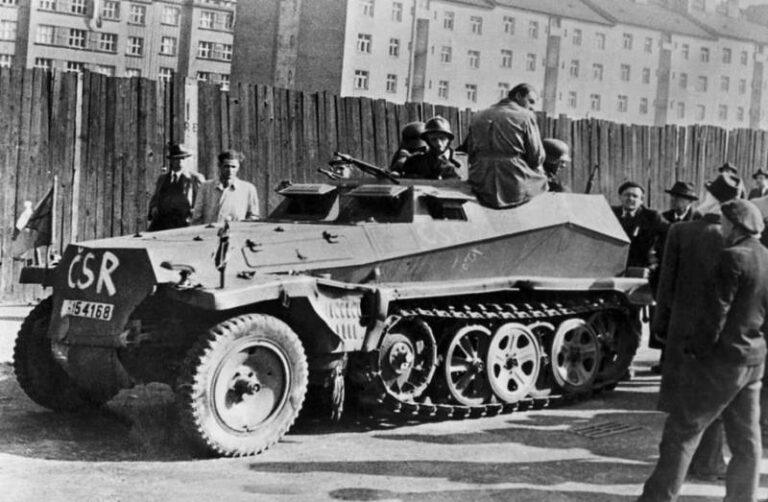 Бронетранспортёр Sd. Kfz. 250, захваченный в ходе Пражского восстания