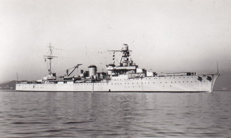 Легкий крейсер «Дюге Труэн» не отличался мощью своих орудий главного калибра
